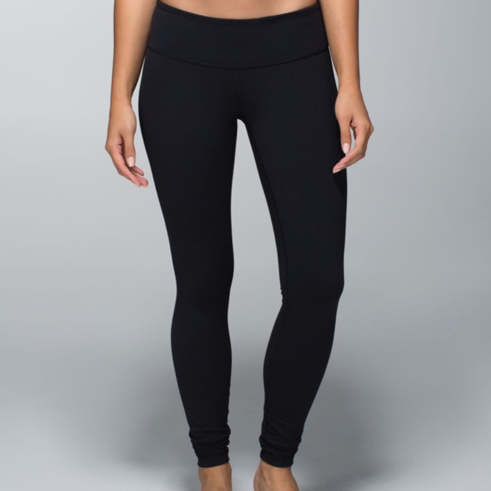 Lululemon Black Wunder Under size 6